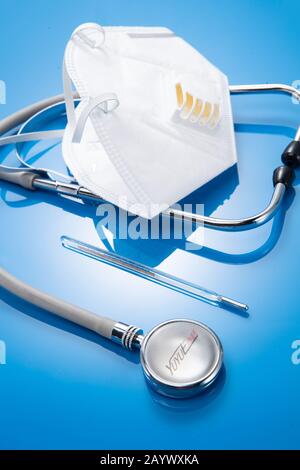 Atemschutzgerät und ein Stethoskop Stockfoto
