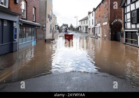 Die Old Bridge In Hereford schloss aufgrund hoher Flussniveaus, nach Storm Dennis Stockfoto