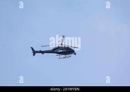 Der Hubschrauber BBC News deckt das Hochwasser in Hereford nach dem Sturm Dennis, Februar, Großbritannien, ab Stockfoto