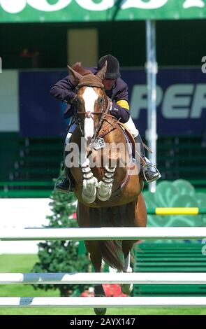 Der Nationale Spruce Meadows, Zeidler Financial Cup, Juni 2003, Norman Dello Joio (USA) fährt in Warschau Stockfoto