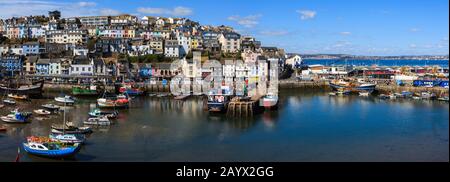 Panoramabild von Brixham malerischer Hafen Devon England Großbritannien Europa Deutschland gb Stockfoto