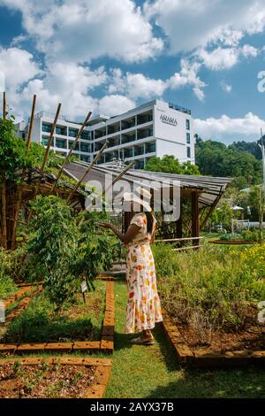 Krabi Thailand Januar 2020, Ein umweltfreundliches Luxusresort in Ao Nang, wo ein tropischer Garten um Anana Krabi liegt Stockfoto