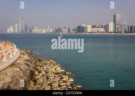 Abu DHABI, VAE - 28. DEZEMBER 2017: Abu Dhabi Bay Stockfoto