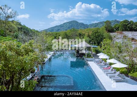 Krabi Thailand Januar 2020, Ein umweltfreundliches Luxusresort in Ao Nang, wo ein tropischer Garten um Anana Krabi liegt Stockfoto