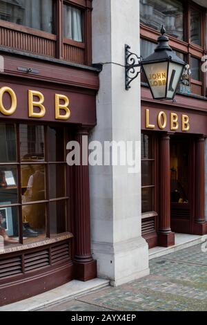 Frontage of maßgeschneiderte Hatters, James Lock & Co, 6 St James's St, London Stockfoto