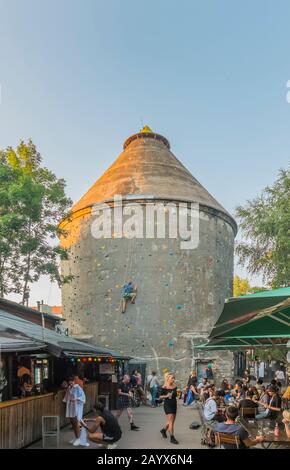 Bouldern im ROHBEREICH, alternativer Kulturort Stockfoto