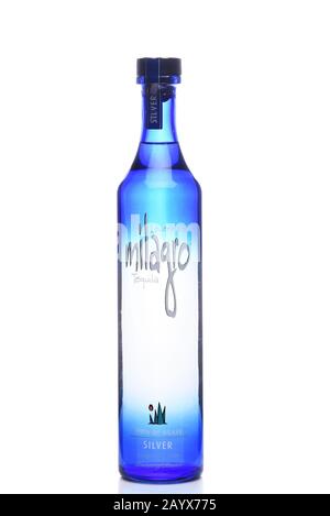 Irvine, KALIFORNIEN - 23. MAI 2018: Eine Flasche Leyenda del Milagro Silver Tequila, ein gut gewachsener, blauer Agave-Tequila, der für seine frischen, frischen, frischen Stockfoto
