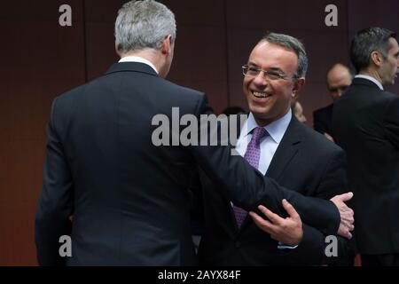 Brüssel, Belgien. Februar 2020. Der griechische Finanzminister Christos Staikouras nimmt an einem Treffen der Finanzminister der Eurozone teilnehmen. Credit: Alexandros MICHAILIDIS/Alamy Live News Stockfoto