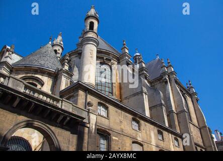 Alte Pariser Kirche Stockfoto