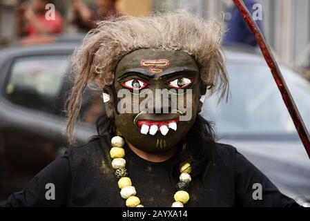 Guwahati, Assam, Indien. Februar 2020. Studenten der Cotton University nehmen im Rahmen Der Hochschulwoche 2020 an einem Kulturzug Teil. Credit: David Talukdar/ZUMA Wire/Alamy Live News Stockfoto