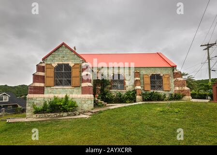 ST John's, Antigua und Barbuda - 18. Dezember 2018: St. Barnabas Anglican Church in St John's in Cloudy Weather, Antigua und Barbuda. Stockfoto