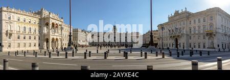 Ein Panoramablick auf die Piazza Unita d'Italia in Triest Stockfoto