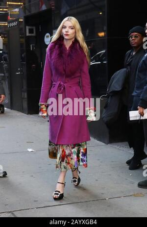 New York, USA. Februar 2020. Februar 2020 Anya Taylor-Joy verlässt Good Morning America, um über den neuen Film Emma in NewYork zu sprechen.17. Februar 2020. Kredit: MediaPunch Inc/Alamy Live News Stockfoto