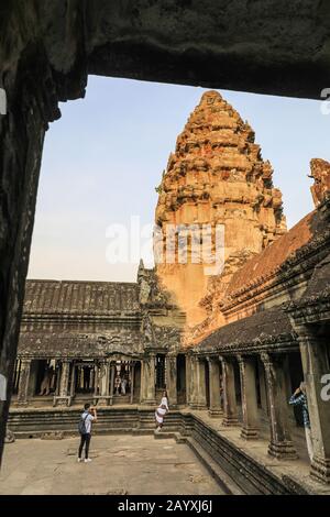 Ein Turm am Angkor Wat Tempelkomplex, Siem Reap, Kambodscha, Asien Stockfoto