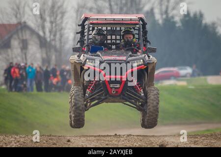 Sveta Nedjelja, Kroatien - 24. November 2019. 10. Rally Show Santa Domenica. Mario Kovacic und Tomislav Tisljar in Polaris RZR 1000. Stockfoto