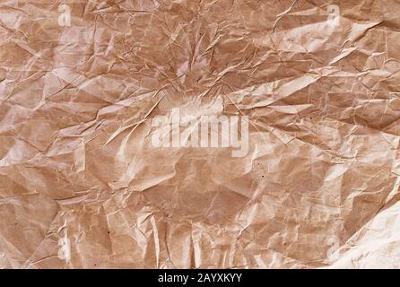 Abstrakter Texturhintergrund Alt Wrinkle Recycle Handwerk Braunes Papier, getöntes Foto, Kopierbereich, flaches Lay, Vorlagen-Mockup mit Platz für Text, Stockfoto