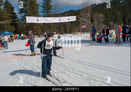 Menschen mit Behinderungen sind Skilangläufer während einer Special Olympics Veranstaltung in Leavenworth, Eastern Washington State, USA. Stockfoto