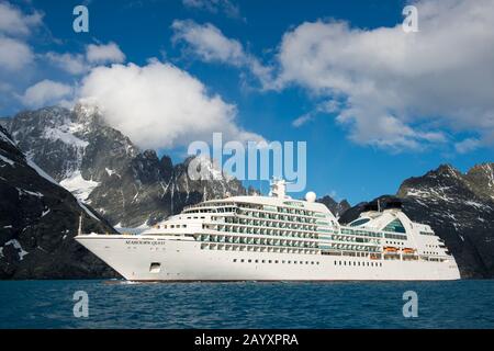 Kreuzfahrtschiff Seabourn Quest Kreuzfahrt im malerischen Drygalski Fjord, Südgeorgien. Stockfoto