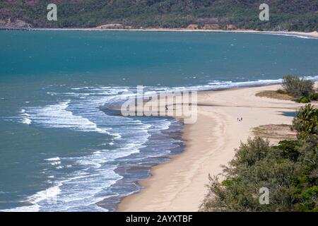 Menschen am Strand von Rex Lookout, Wangetti Beach, Wangetti, Queensland, Australien Stockfoto