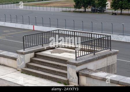 Adolf Hitlers Podium mit Blick auf das Feld "Zepelin" auf der Haupttribüne mit Blick auf das NS-Rallye-Gelände, Nürnberg, Deutschland. Stockfoto