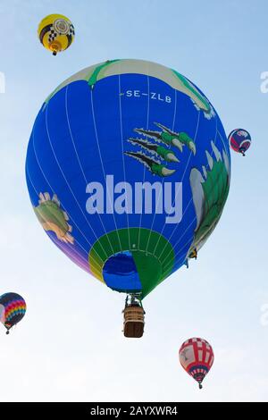 Manacor, Mallorca, Spanien - 27. Oktober 2019: FAI European Hot Air Balloon Championship in Spanien. Luftballons im Flug Stockfoto