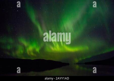 Nordlichter über dem Frederick Sound im Südosten Alaskas, USA. Stockfoto