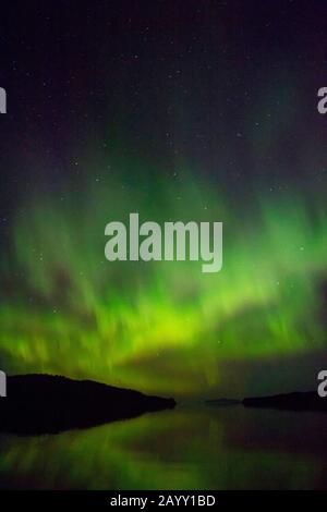 Nordlichter über dem Frederick Sound im Südosten Alaskas, USA. Stockfoto