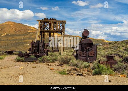 Bodie, Kalifornien, USA- 03. Juni 2015: Geisterstadt, Bodie States Historic Park. Abgebrochene Artefakte. Stockfoto