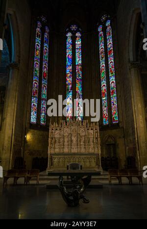 Innenblick in der Kathedrale von Santi Pietro e Donato in Arezzo, Tuscant, Italien. Stockfoto