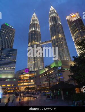 Petronas Towers, auch Menara Petronas genannt, ist von 1998 bis 2004 das höchste Gebäude der Welt. Stockfoto