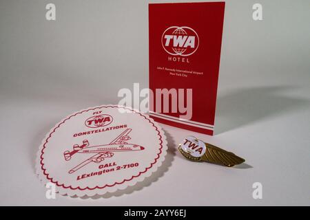 Stillleben von Erinnerungsstücken aus dem TWA Hotel am John F. Kennedy Airport in New York City, USA Stockfoto