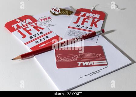 Stillleben von Erinnerungsstücken aus dem TWA Hotel am John F. Kennedy Airport in New York City, USA Stockfoto