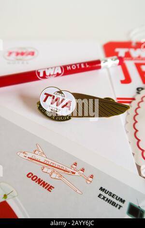 Stillleben von Erinnerungsstücken aus dem TWA Hotel am John F. Kennedy Airport in New York City, USA Stockfoto