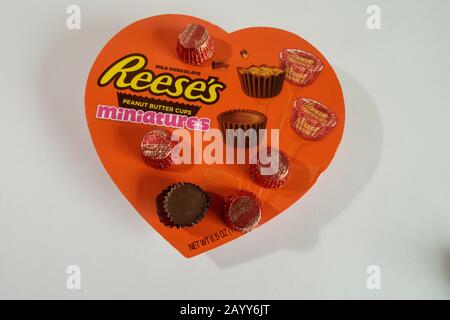 Valentinstag: Herzförmige Box von Reese's Peanut Butter Cup Miniatures, USA Stockfoto