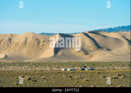 Blick auf die Sanddünen der Hongoryn Els in der Wüste Gobi im Süden der Mongolei. Stockfoto