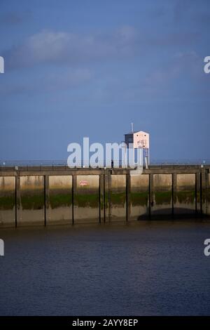 Die rosafarbene Hütte des Jachmasters in Cardiff Bay am Wochenende von Storm Dennis, Feb. 2020 Stockfoto