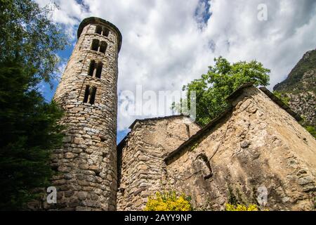 Kirche Santa Coloma d'Andorra - Kleine Steinkirche aus dem 9. Jahrhundert, mit Turm und Wandbildern aus dem 12. Jahrhundert. In der Nähe von Andorra La V Stockfoto