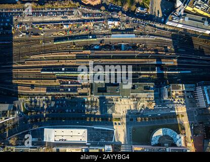 Luftbild, Dortmunder Hauptbahnhof mit Gleisen, Parkplätzen und Stationsgebäuden, Dortmund, Ruhrgebiet, Nordrhein-Westfalen, Deutschland, DE, Europa Stockfoto