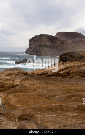 Der Vulkan Capelinhos brach 1958 aus und schuf dieses neue Land auf der Insel Faial auf den Azoren, Portugal. Stockfoto