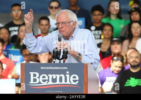 Richmond, USA. Februar 2020. Richmond, KALIFORNIEN - 17. FEBRUAR: Bernie Sanders spricht während der "Get Out the Early Vote"-Rallye im Craneway Pavilion am 17. Februar 2020 in Richmond, Kalifornien. Foto: Christopher Victorio/imageSPACE Credit: Imagespace/Alamy Live News Stockfoto