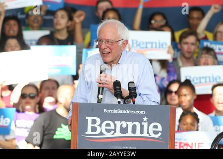 Richmond, USA. Februar 2020. Richmond, KALIFORNIEN - 17. FEBRUAR: Bernie Sanders spricht während der "Get Out the Early Vote"-Rallye im Craneway Pavilion am 17. Februar 2020 in Richmond, Kalifornien. Foto: Christopher Victorio/imageSPACE Credit: Imagespace/Alamy Live News Stockfoto