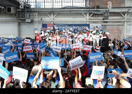 Richmond, KALIFORNIEN - 17. FEBRUAR: Bernie Sanders spricht während der "Get Out the Early Vote"-Rallye im Craneway Pavilion am 17. Februar 2020 in Richmond, Kalifornien. Foto: Christopher Victorio/imageSPACE/MediaPunch Stockfoto