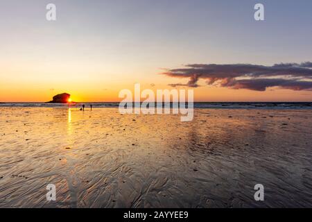 Sonnenuntergang über Portreath Beach, nördlich Cornwall, Großbritannien. Stockfoto