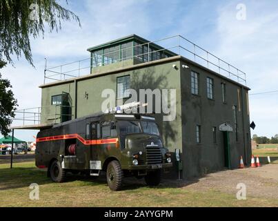 Rougham Airfield Control Tower, der während des zweiten Weltkriegs im Jahr 1941 für die USAAF, heute ein Museum, gebaut wurde. In der Nähe von Bury St Edmunds, Suffolk, Großbritannien Stockfoto