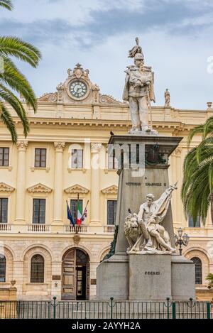 Statue von Vittorio Emmanuele II auf der Piazza d'Italia in Sassari, Sardinien Stockfoto