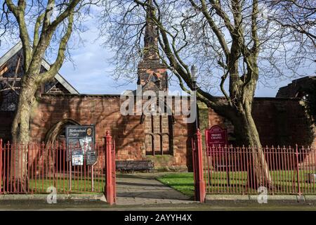 Eingang zum Priorat Birkenhead, einem Kloster aus dem 11. Jahrhundert und der St Mary's Church, erbaut im Jahre 18921 von Thomas Rickman, Prior Stockfoto