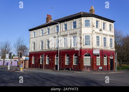 Das ehemalige Pub Meadows Hotel, das jetzt zu Wohnungen umgebaut wurde, an der Ecke Watson Street und Conway Street, Birkenhead Stockfoto