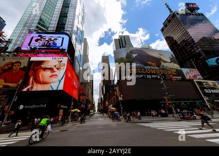 September 2019 New York City, USA Busy Times Square in Manhattan, New York, USA Stockfoto