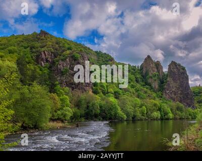 Felsen am Ufer bei Bad Münster am Stein, Deutschland, Rheinland-Pfalz Stockfoto