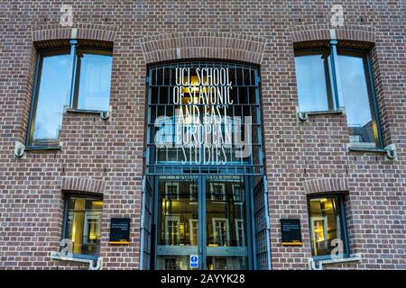 UCL School of Slavonic and East European Studies London. Das 2005 eröffnete Architektenbüro Short and Associates. Stockfoto